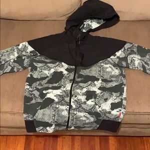 Windbreaker/ Sweatshirt